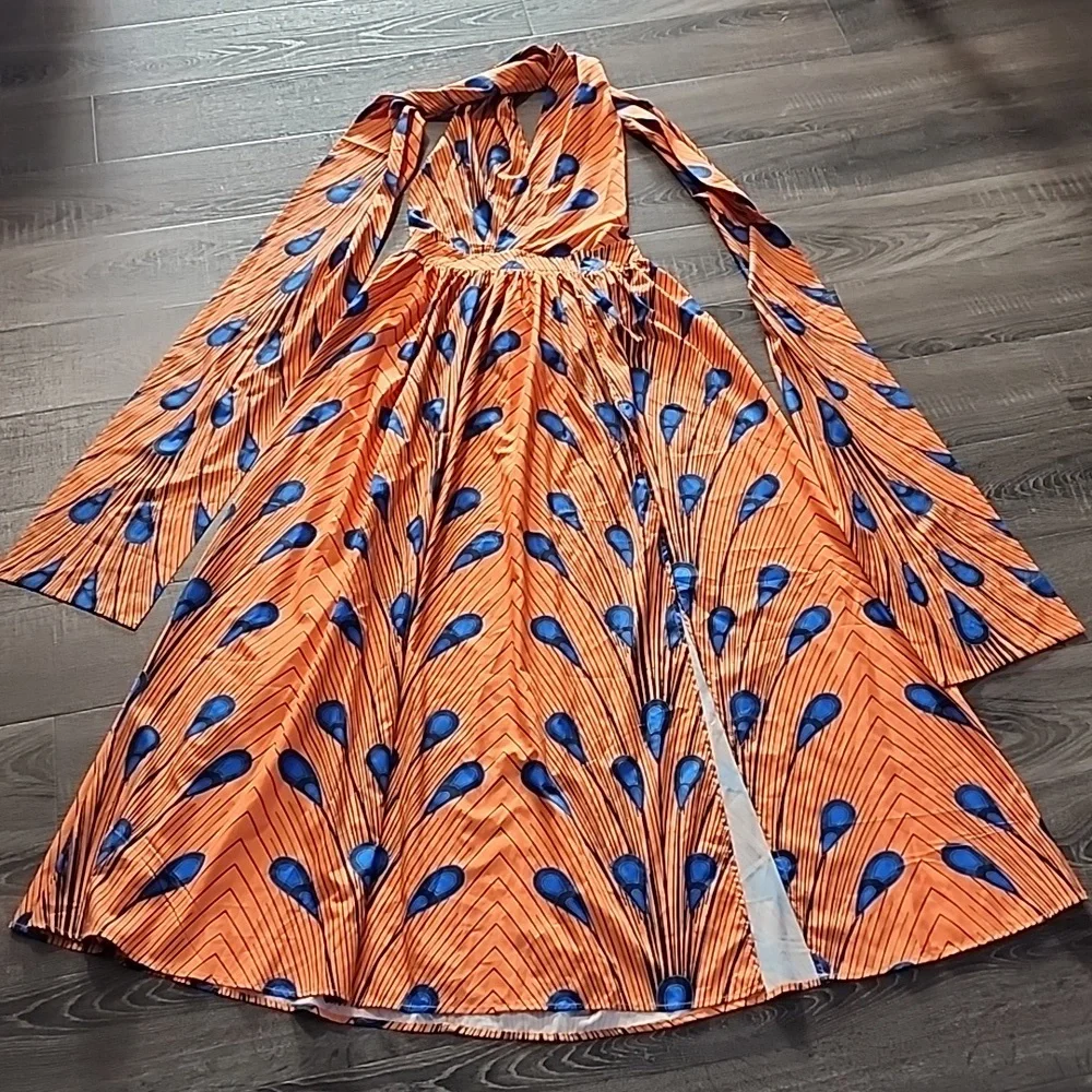 ❄️ Peacock halter Maxi Dress ❄️ - Picture 1 of 4